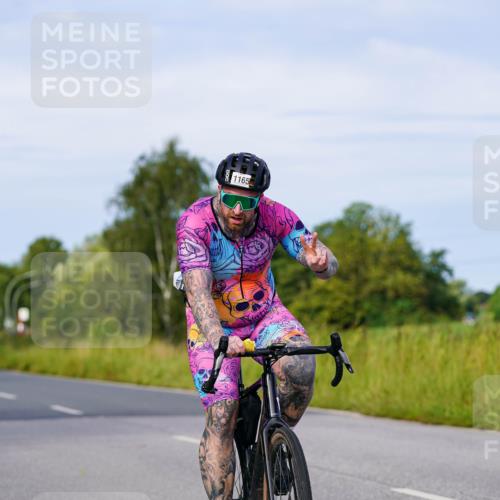 31.08.2025 - Elbe Triathlon Hamburg Michael Burmester http://msf.ph/oto/8677457 31.08.2025 10:29:09 Radfahren  meine-sportfotos.de