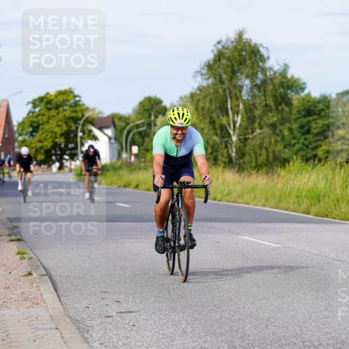31.08.2025 - Elbe Triathlon Hamburg Michael Burmester http://msf.ph/oto/8677464 31.08.2025 10:29:18 Radfahren 837, 1102, 1196 meine-sportfotos.de