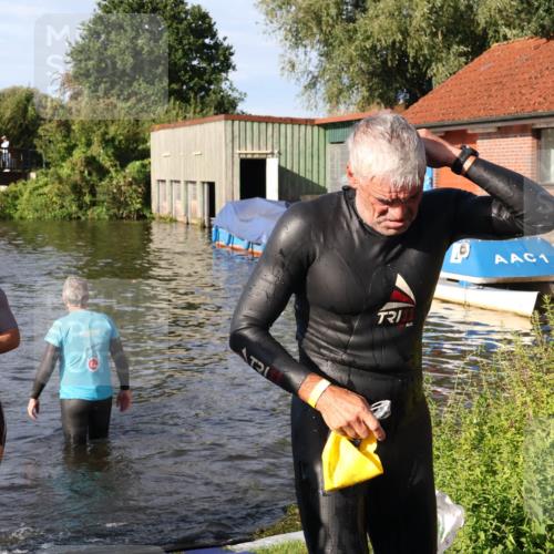 31.08.2025 - Elbe Triathlon Hamburg Luisa Fischer http://msf.ph/oto/8677468 31.08.2025 09:17:01 Schwimmen 569, 773 meine-sportfotos.de