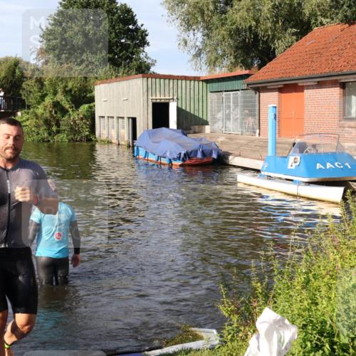31.08.2025 - Elbe Triathlon Hamburg Luisa Fischer http://msf.ph/oto/8677472 31.08.2025 09:17:02 Schwimmen 569, 773 meine-sportfotos.de