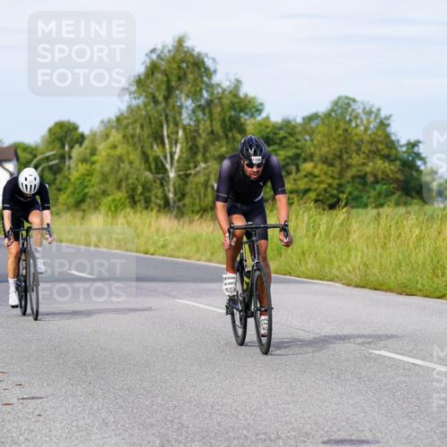 31.08.2025 - Elbe Triathlon Hamburg Michael Burmester http://msf.ph/oto/8677475 31.08.2025 10:29:21 Radfahren 837, 1102, 1183, 1196 meine-sportfotos.de