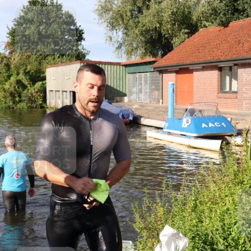 31.08.2025 - Elbe Triathlon Hamburg Luisa Fischer http://msf.ph/oto/8677480 31.08.2025 09:17:03 Schwimmen 569, 773 meine-sportfotos.de