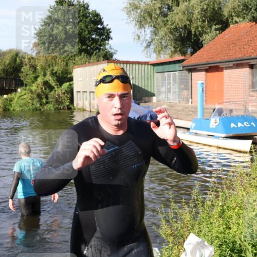 31.08.2025 - Elbe Triathlon Hamburg Luisa Fischer http://msf.ph/oto/8677501 31.08.2025 09:17:26 Schwimmen 609 meine-sportfotos.de