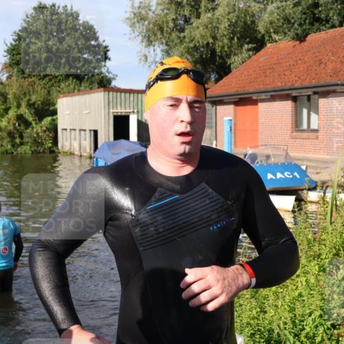 31.08.2025 - Elbe Triathlon Hamburg Luisa Fischer http://msf.ph/oto/8677502 31.08.2025 09:17:26 Schwimmen 609 meine-sportfotos.de