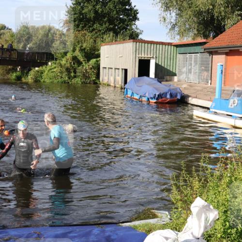 31.08.2025 - Elbe Triathlon Hamburg Luisa Fischer http://msf.ph/oto/8677504 31.08.2025 09:17:58 Schwimmen 657, 666 meine-sportfotos.de