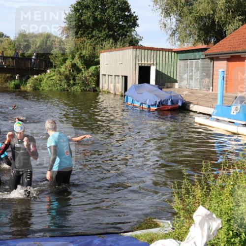 31.08.2025 - Elbe Triathlon Hamburg Luisa Fischer http://msf.ph/oto/8677509 31.08.2025 09:17:58 Schwimmen 657, 666 meine-sportfotos.de