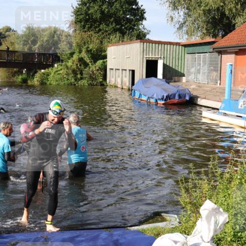 31.08.2025 - Elbe Triathlon Hamburg Luisa Fischer http://msf.ph/oto/8677521 31.08.2025 09:18:01 Schwimmen 617, 654, 657, 666 meine-sportfotos.de