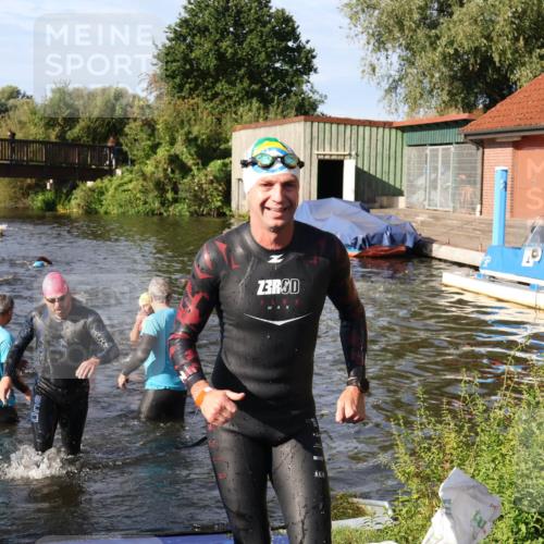 31.08.2025 - Elbe Triathlon Hamburg Luisa Fischer http://msf.ph/oto/8677530 31.08.2025 09:18:02 Schwimmen 617, 654, 657, 666 meine-sportfotos.de
