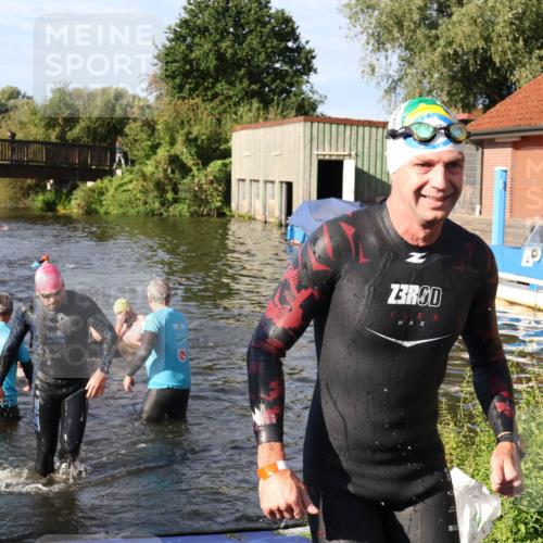31.08.2025 - Elbe Triathlon Hamburg Luisa Fischer http://msf.ph/oto/8677532 31.08.2025 09:18:02 Schwimmen 617, 654, 657, 666 meine-sportfotos.de