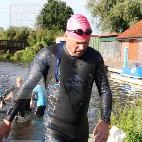 31.08.2025 - Elbe Triathlon Hamburg Luisa Fischer http://msf.ph/oto/8677551 31.08.2025 09:18:06 Schwimmen 577, 617, 654, 666, 723 meine-sportfotos.de