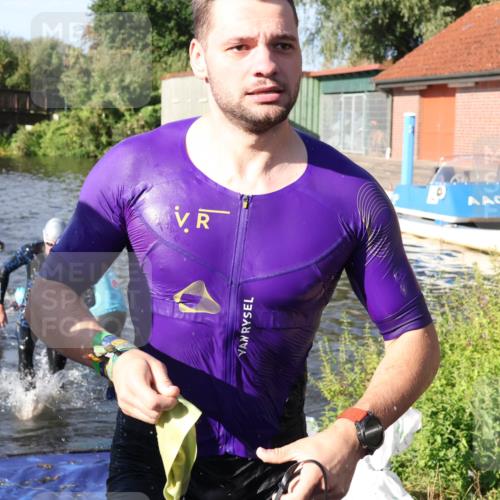 31.08.2025 - Elbe Triathlon Hamburg Luisa Fischer http://msf.ph/oto/8677602 31.08.2025 09:18:18 Schwimmen 413, 723, 756, 770 meine-sportfotos.de