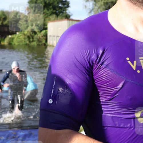31.08.2025 - Elbe Triathlon Hamburg Luisa Fischer http://msf.ph/oto/8677603 31.08.2025 09:18:18 Schwimmen 413, 723, 756, 770 meine-sportfotos.de