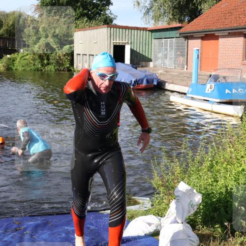 31.08.2025 - Elbe Triathlon Hamburg Luisa Fischer http://msf.ph/oto/8677622 31.08.2025 09:18:25 Schwimmen 684, 756 meine-sportfotos.de