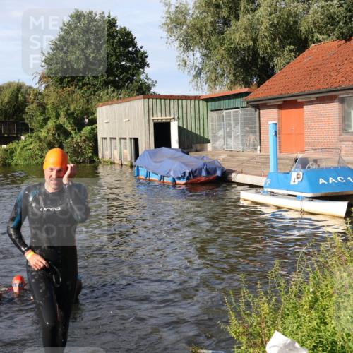 31.08.2025 - Elbe Triathlon Hamburg Luisa Fischer http://msf.ph/oto/8677636 31.08.2025 09:18:30 Schwimmen 684, 719, 720 meine-sportfotos.de