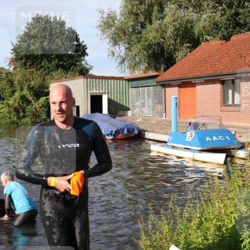 31.08.2025 - Elbe Triathlon Hamburg Luisa Fischer http://msf.ph/oto/8677641 31.08.2025 09:18:31 Schwimmen 684, 719, 720 meine-sportfotos.de