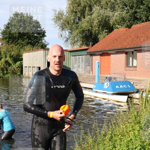 31.08.2025 - Elbe Triathlon Hamburg Luisa Fischer http://msf.ph/oto/8677643 31.08.2025 09:18:32 Schwimmen 684, 719, 720 meine-sportfotos.de