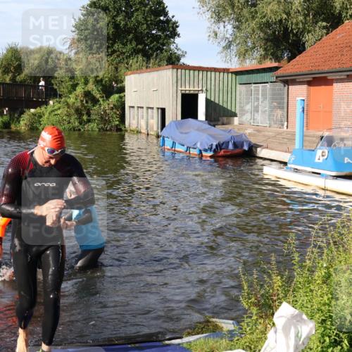 31.08.2025 - Elbe Triathlon Hamburg Luisa Fischer http://msf.ph/oto/8677650 31.08.2025 09:18:36 Schwimmen 570, 719, 720 meine-sportfotos.de