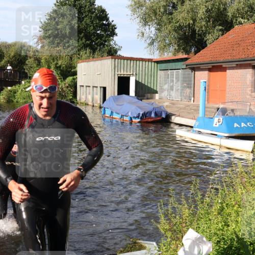 31.08.2025 - Elbe Triathlon Hamburg Luisa Fischer http://msf.ph/oto/8677654 31.08.2025 09:18:37 Schwimmen 570, 719, 720 meine-sportfotos.de