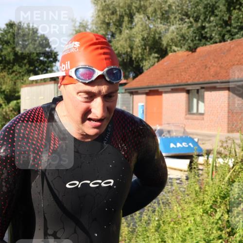 31.08.2025 - Elbe Triathlon Hamburg Luisa Fischer http://msf.ph/oto/8677660 31.08.2025 09:18:38 Schwimmen 570, 719, 720 meine-sportfotos.de