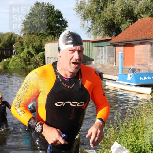 31.08.2025 - Elbe Triathlon Hamburg Luisa Fischer http://msf.ph/oto/8677664 31.08.2025 09:18:41 Schwimmen 570, 613, 720 meine-sportfotos.de