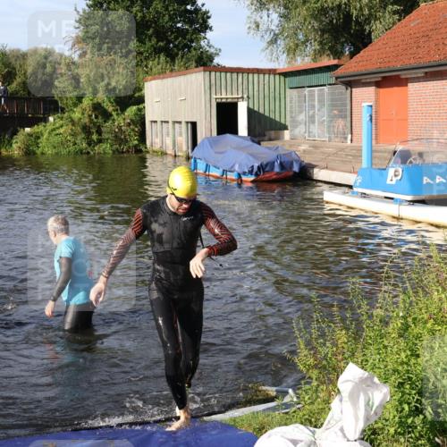 31.08.2025 - Elbe Triathlon Hamburg Luisa Fischer http://msf.ph/oto/8677671 31.08.2025 09:18:44 Schwimmen 570, 613, 720 meine-sportfotos.de