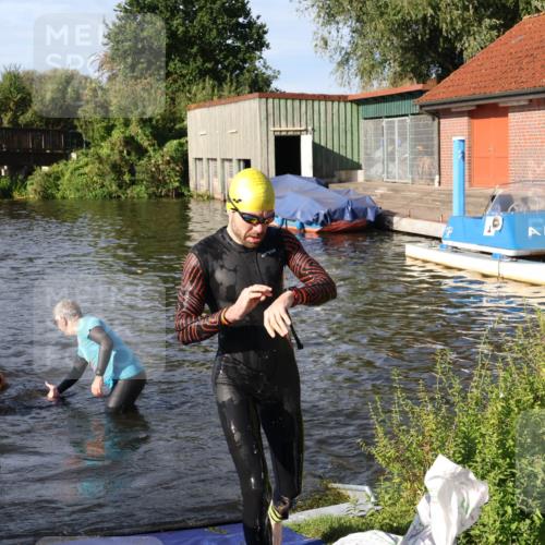 31.08.2025 - Elbe Triathlon Hamburg Luisa Fischer http://msf.ph/oto/8677676 31.08.2025 09:18:45 Schwimmen 570, 613 meine-sportfotos.de