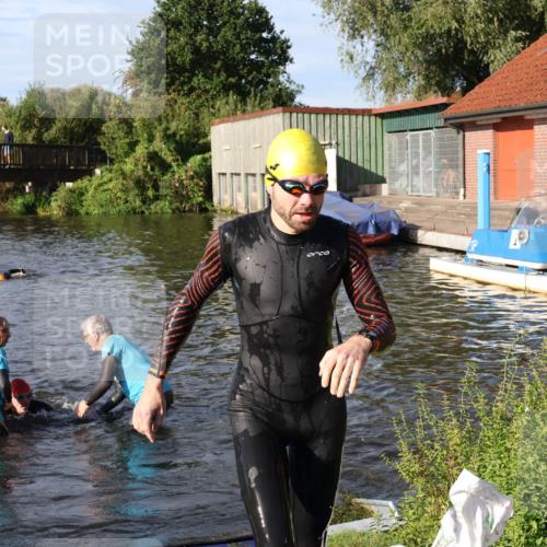 31.08.2025 - Elbe Triathlon Hamburg Luisa Fischer http://msf.ph/oto/8677679 31.08.2025 09:18:46 Schwimmen 570, 613 meine-sportfotos.de