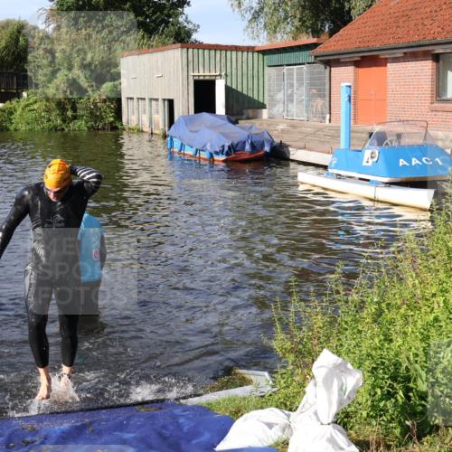 31.08.2025 - Elbe Triathlon Hamburg Luisa Fischer http://msf.ph/oto/8677700 31.08.2025 09:19:06 Schwimmen 680 meine-sportfotos.de