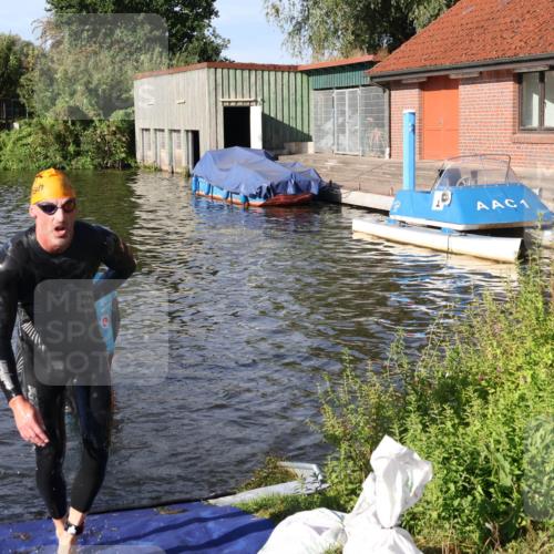 31.08.2025 - Elbe Triathlon Hamburg Luisa Fischer http://msf.ph/oto/8677707 31.08.2025 09:19:08 Schwimmen 680 meine-sportfotos.de