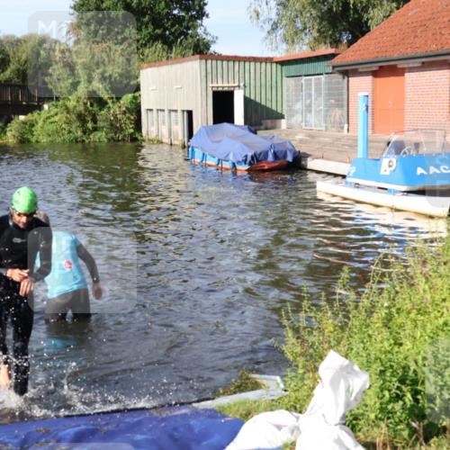31.08.2025 - Elbe Triathlon Hamburg Luisa Fischer http://msf.ph/oto/8677741 31.08.2025 09:19:43 Schwimmen 593, 729, 750 meine-sportfotos.de