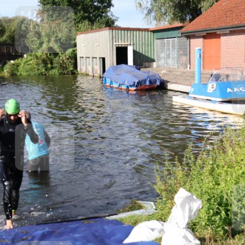 31.08.2025 - Elbe Triathlon Hamburg Luisa Fischer http://msf.ph/oto/8677743 31.08.2025 09:19:43 Schwimmen 593, 729, 750 meine-sportfotos.de