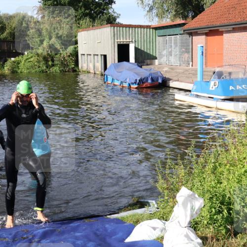 31.08.2025 - Elbe Triathlon Hamburg Luisa Fischer http://msf.ph/oto/8677745 31.08.2025 09:19:44 Schwimmen 593, 729, 750 meine-sportfotos.de