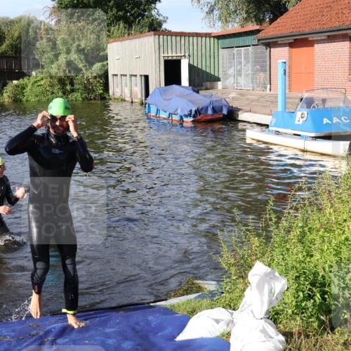 31.08.2025 - Elbe Triathlon Hamburg Luisa Fischer http://msf.ph/oto/8677746 31.08.2025 09:19:44 Schwimmen 593, 729, 750 meine-sportfotos.de