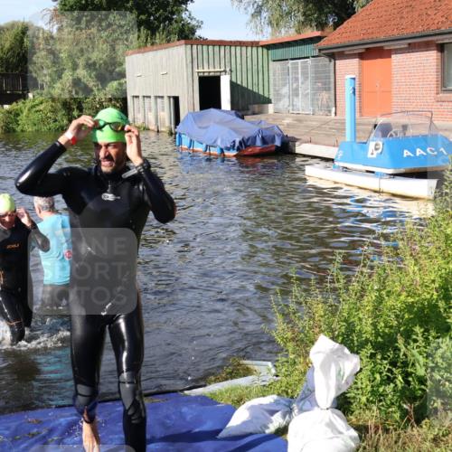 31.08.2025 - Elbe Triathlon Hamburg Luisa Fischer http://msf.ph/oto/8677750 31.08.2025 09:19:45 Schwimmen 446, 593, 729, 750 meine-sportfotos.de