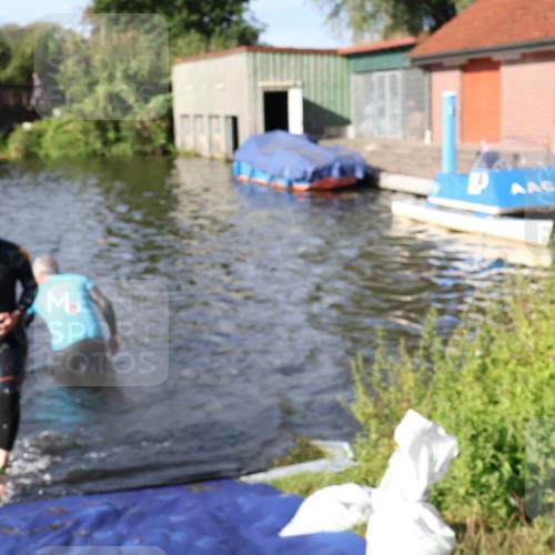 31.08.2025 - Elbe Triathlon Hamburg Luisa Fischer http://msf.ph/oto/8677761 31.08.2025 09:19:47 Schwimmen 446, 593, 669, 750 meine-sportfotos.de