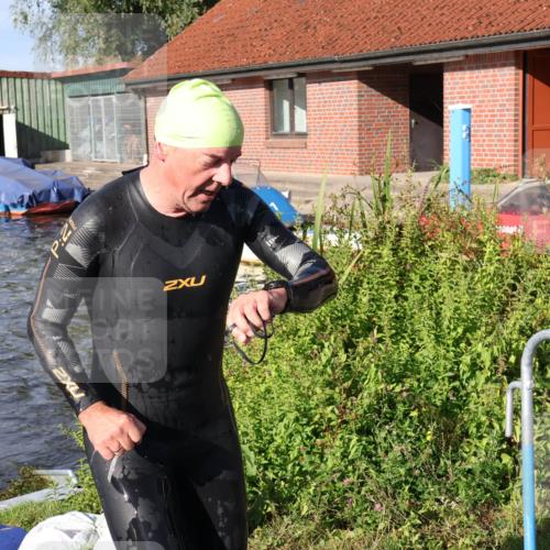 31.08.2025 - Elbe Triathlon Hamburg Luisa Fischer http://msf.ph/oto/8677775 31.08.2025 09:19:50 Schwimmen 446, 669, 740, 750 meine-sportfotos.de