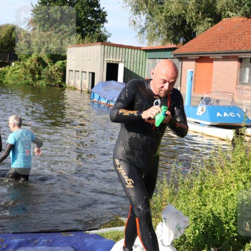 31.08.2025 - Elbe Triathlon Hamburg Luisa Fischer http://msf.ph/oto/8677782 31.08.2025 09:20:00 Schwimmen 669, 707, 737, 740 meine-sportfotos.de