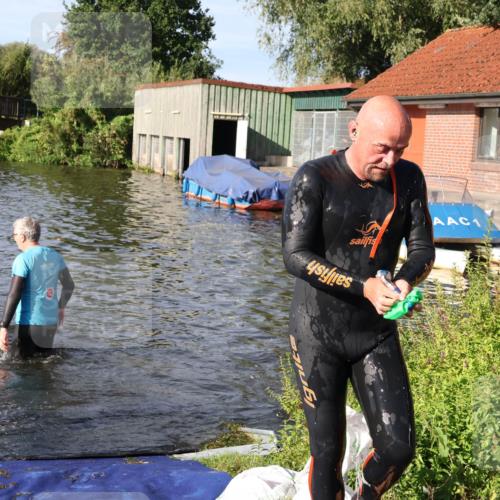 31.08.2025 - Elbe Triathlon Hamburg Luisa Fischer http://msf.ph/oto/8677783 31.08.2025 09:20:01 Schwimmen 669, 707, 737, 740 meine-sportfotos.de