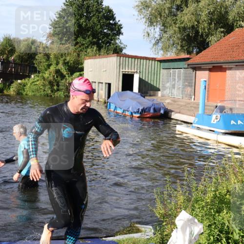 31.08.2025 - Elbe Triathlon Hamburg Luisa Fischer http://msf.ph/oto/8677791 31.08.2025 09:20:02 Schwimmen 707, 737, 740 meine-sportfotos.de