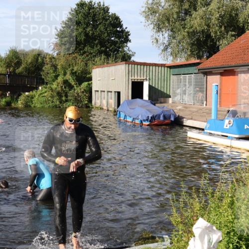 31.08.2025 - Elbe Triathlon Hamburg Luisa Fischer http://msf.ph/oto/8677817 31.08.2025 09:20:20 Schwimmen 668, 674 meine-sportfotos.de