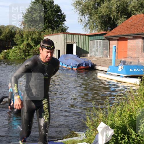 31.08.2025 - Elbe Triathlon Hamburg Luisa Fischer http://msf.ph/oto/8677841 31.08.2025 09:20:27 Schwimmen 668, 731 meine-sportfotos.de