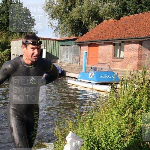 31.08.2025 - Elbe Triathlon Hamburg Luisa Fischer http://msf.ph/oto/8677843 31.08.2025 09:20:28 Schwimmen 668, 731 meine-sportfotos.de