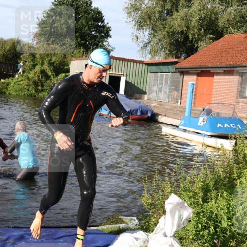 31.08.2025 - Elbe Triathlon Hamburg Luisa Fischer http://msf.ph/oto/8677852 31.08.2025 09:20:34 Schwimmen 730, 731 meine-sportfotos.de