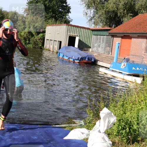 31.08.2025 - Elbe Triathlon Hamburg Luisa Fischer http://msf.ph/oto/8677860 31.08.2025 09:20:38 Schwimmen 713, 730, 731 meine-sportfotos.de