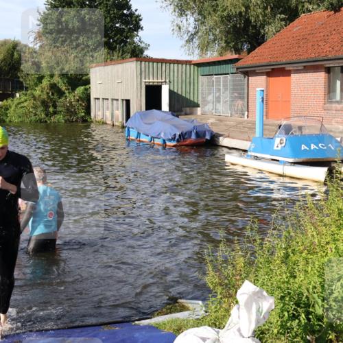 31.08.2025 - Elbe Triathlon Hamburg Luisa Fischer http://msf.ph/oto/8677882 31.08.2025 09:20:49 Schwimmen 404, 607, 712, 713 meine-sportfotos.de