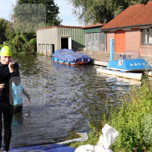 31.08.2025 - Elbe Triathlon Hamburg Luisa Fischer http://msf.ph/oto/8677887 31.08.2025 09:20:49 Schwimmen 404, 607, 712, 713 meine-sportfotos.de