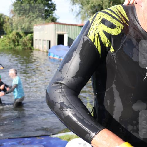 31.08.2025 - Elbe Triathlon Hamburg Luisa Fischer http://msf.ph/oto/8677907 31.08.2025 09:20:59 Schwimmen 607, 635, 664, 708, 712 meine-sportfotos.de