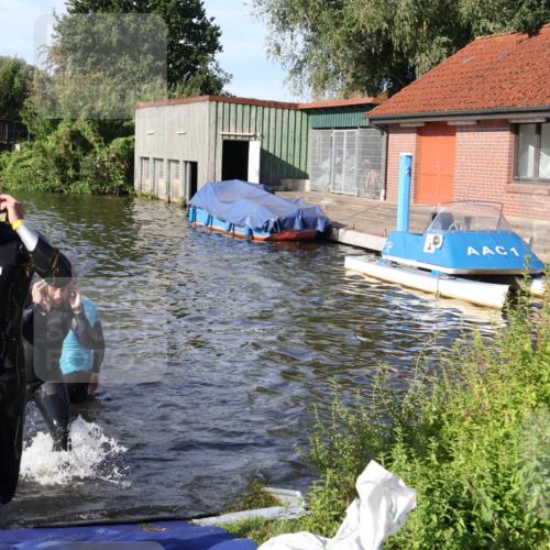 31.08.2025 - Elbe Triathlon Hamburg Luisa Fischer http://msf.ph/oto/8677914 31.08.2025 09:21:01 Schwimmen 607, 635, 664, 708, 712 meine-sportfotos.de