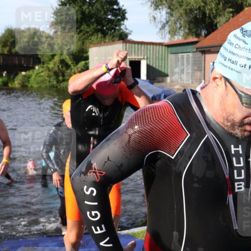 31.08.2025 - Elbe Triathlon Hamburg Luisa Fischer http://msf.ph/oto/8677969 31.08.2025 09:21:18 Schwimmen 682, 693, 717, 726, 742 meine-sportfotos.de