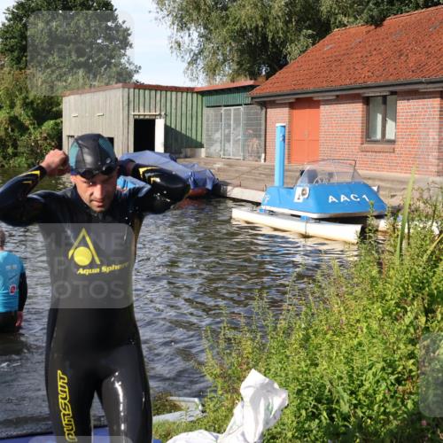 31.08.2025 - Elbe Triathlon Hamburg Luisa Fischer http://msf.ph/oto/8677982 31.08.2025 09:21:31 Schwimmen 691, 769 meine-sportfotos.de